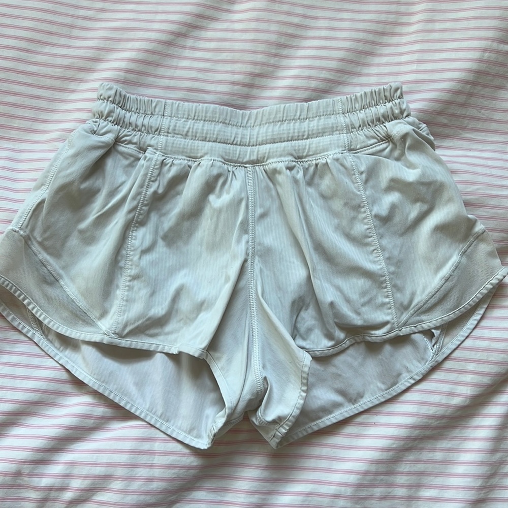 Lululemon hotty hot 2.5 lined shorts